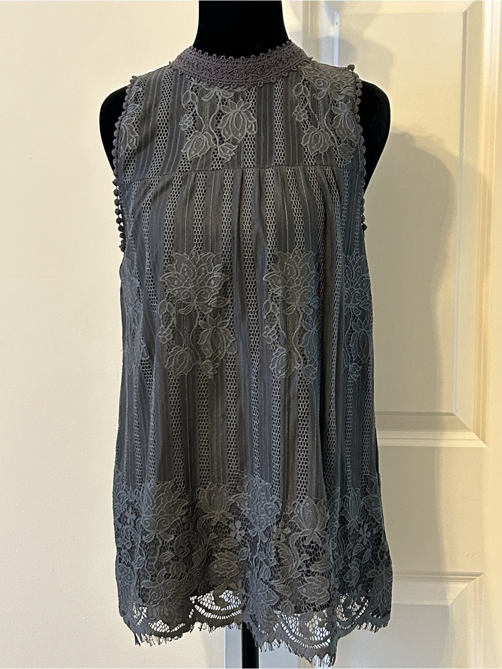 Gray Lace-Detail Lined Sleeveless Blouse